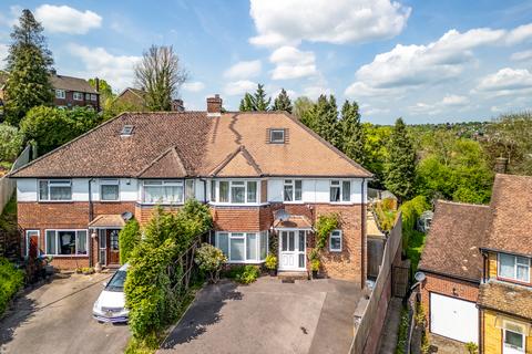45 Dean Close, High Wycombe, HP12 3NS