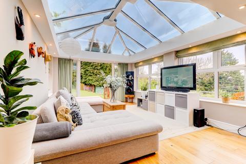 45 Dean Close, High Wycombe, HP12 3NS