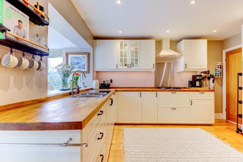 45 Dean Close, High Wycombe, HP12 3NS