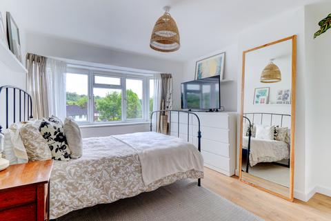 45 Dean Close, High Wycombe, HP12 3NS