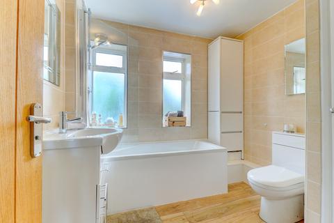 45 Dean Close, High Wycombe, HP12 3NS
