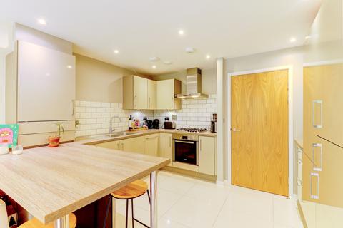 5, Fitzroy Court Bartlett Crescent, High Wycombe, HP12 3DW
