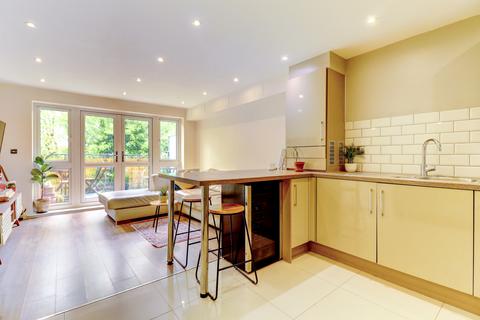 5, Fitzroy Court Bartlett Crescent, High Wycombe, HP12 3DW