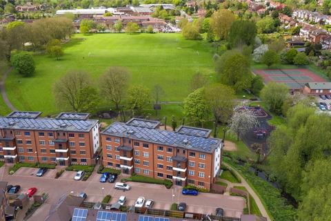 5, Fitzroy Court Bartlett Crescent, High Wycombe, HP12 3DW