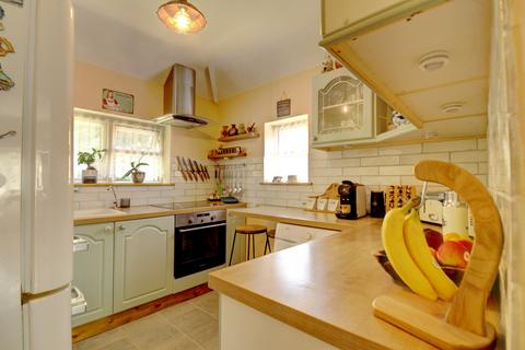 2 bedroom maisonette for sale, Micklefield Road, Buckinghamshire HP13