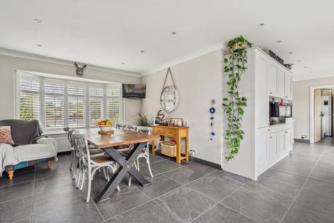 5 bedroom detached house for sale, Pond Approach, Holmer Green HP15