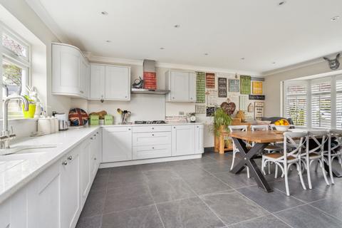5 bedroom detached house for sale, Pond Approach, Holmer Green HP15