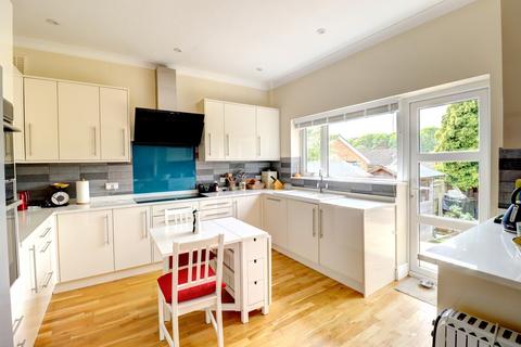 2 bedroom bungalow for sale, Hazlemere View, High Wycombe HP15
