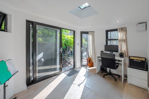 156 Malpas Road, London, SE4 1DH
