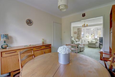 8 Chiltern Close, Princes Risborough, HP27 0EA