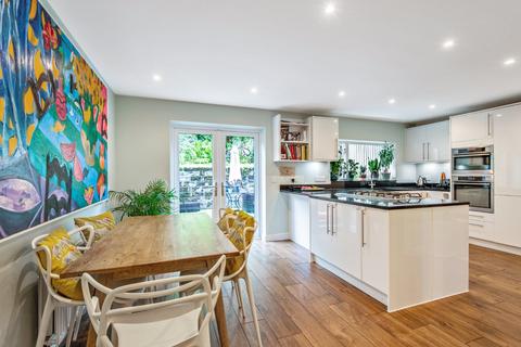 3 Swiss Cottage Place, Loughton, IG10 4RG