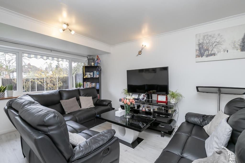 The Brambles, Essex IG7 5 bed end of terrace house for sale £600,000