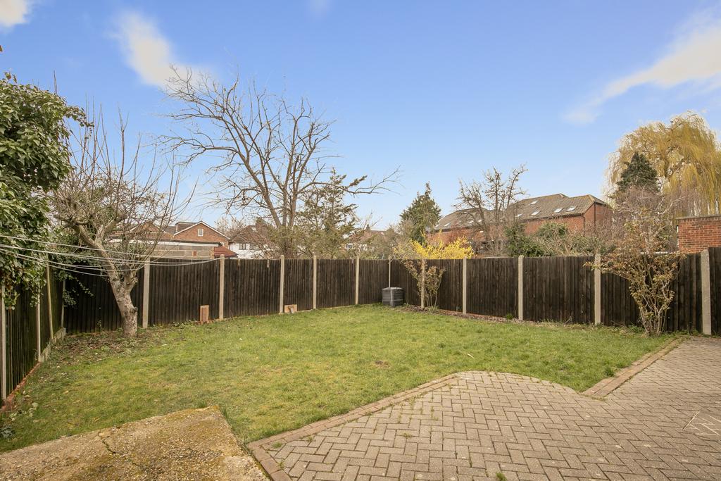 The Brambles, Essex IG7 5 bed end of terrace house for sale £600,000