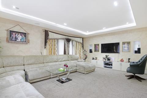 7 High Silver, Loughton, IG10 4EL