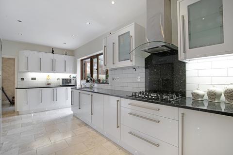 7 High Silver, Loughton, IG10 4EL