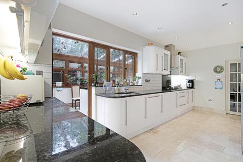 7 High Silver, Loughton, IG10 4EL