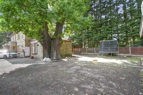 7 High Silver, Loughton, IG10 4EL