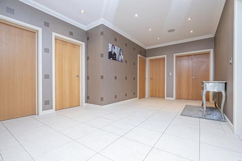 Flat 18, The Manor Regents Drive, Woodford Green, IG8 8RT