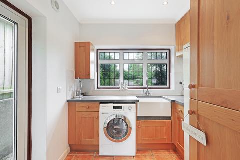 19 Stony Path, Loughton, IG10 1SJ