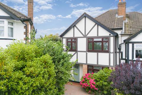 15 Devon Close, Buckhurst Hill, IG9 5LF
