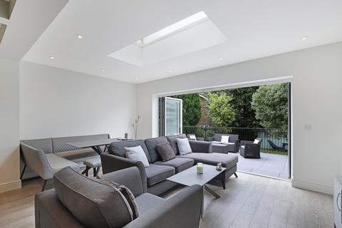 15 Devon Close, Buckhurst Hill, IG9 5LF