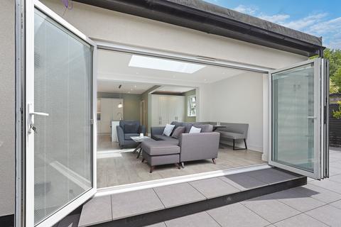 15 Devon Close, Buckhurst Hill, IG9 5LF