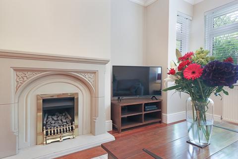 15 Devon Close, Buckhurst Hill, IG9 5LF