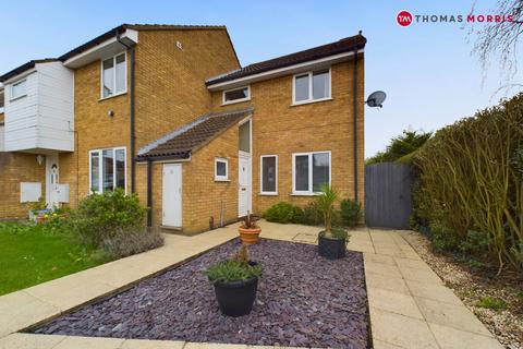 3 bedroom end of terrace house for sale, Waveney Road, Cambridgeshire PE27