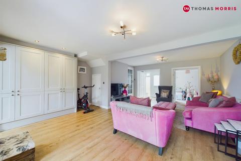 42 Burstellars, St Ives, PE27 3XX