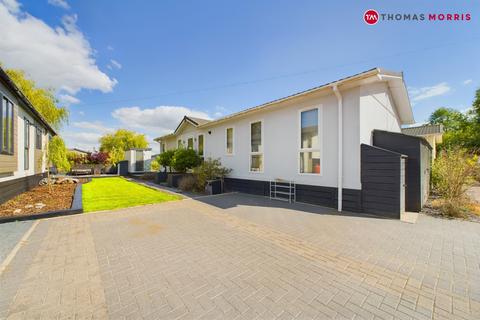 Crystal Lakes, Huntingdon PE28