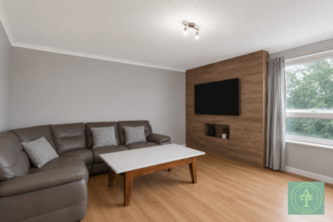 2 bedroom flat for sale, Foxgrove, London, N14