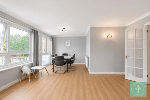 2 bedroom flat for sale, Foxgrove, London, N14