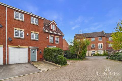 3 bedroom terraced house to rent, Princess Drive, York YO26