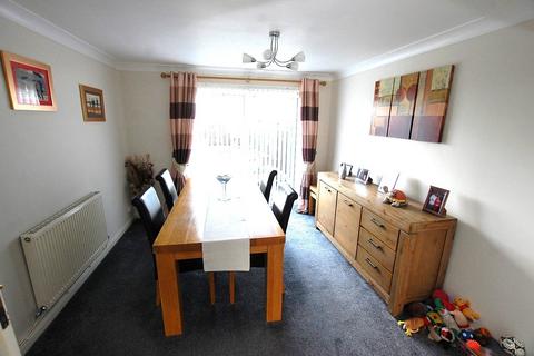 28 Chapel Close, Dukinfield, SK16 4DF