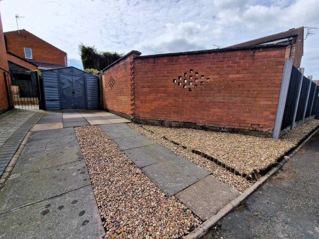 Driveway/Garage