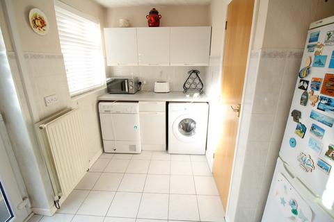 16 Lakeside, Bedworth, CV12 8SP