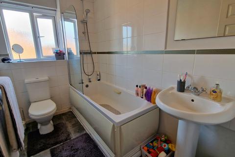 55 Walsingham Drive, Nuneaton, CV10 7RW