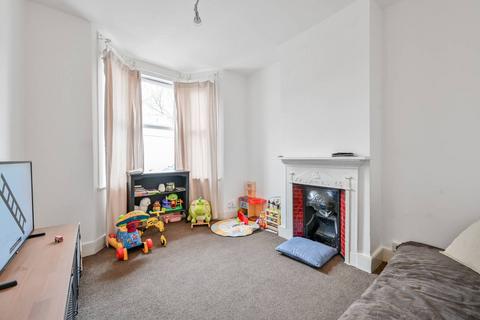 2 bedroom terraced house to rent, Penshurst Road, Thornton Heath, CR7