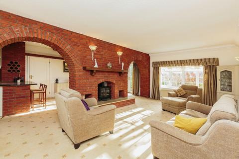 2 Carleton Gate, Poulton-le-fylde, FY6 7LU