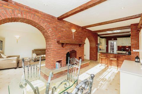 2 Carleton Gate, Poulton-le-fylde, FY6 7LU