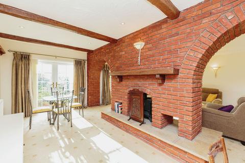 2 Carleton Gate, Poulton-le-fylde, FY6 7LU