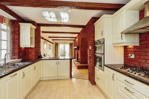 2 Carleton Gate, Poulton-le-fylde, FY6 7LU
