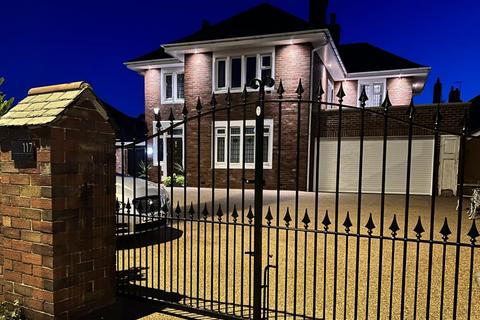 4 bedroom detached house for sale, North Park Drive, Lancashire FY3