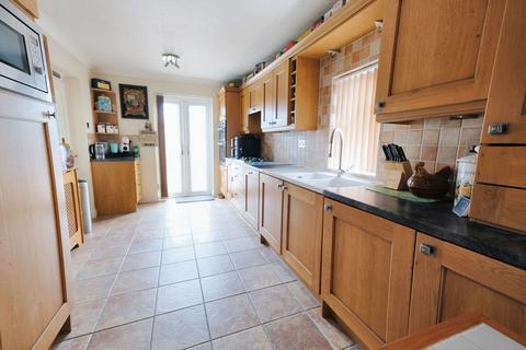 4 bedroom semi-detached house for sale, Kingsley Road, Kingswinford DY6