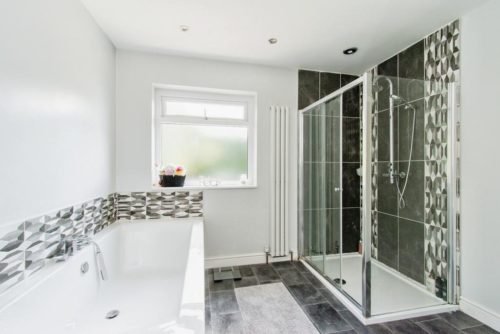 Shower/Bathrroom
