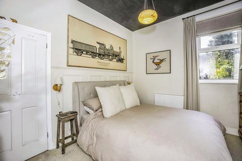 53 Elmer Road, London, SE6 2HA