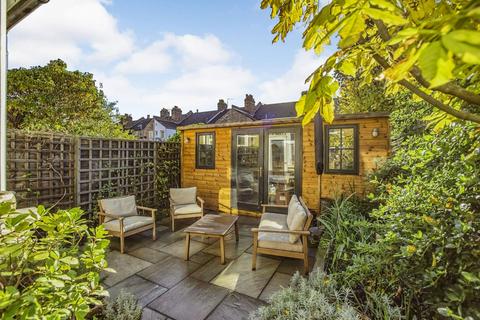 53 Elmer Road, London, SE6 2HA