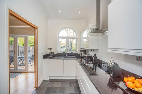 5 Fordel Road, London, SE6 1XS