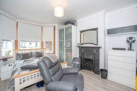 5 Fordel Road, London, SE6 1XS