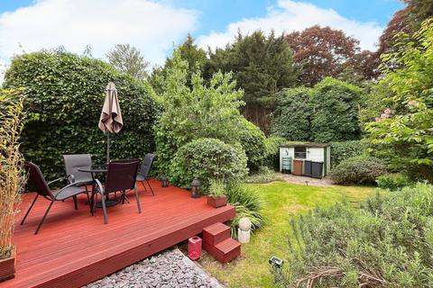 24 Meadowview Road, London, SE6 3NN